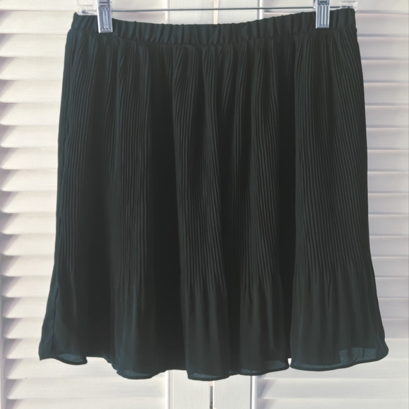 BB Dakota Black Pleated Mini Skirt Size M NWT - Picture 4 of 10